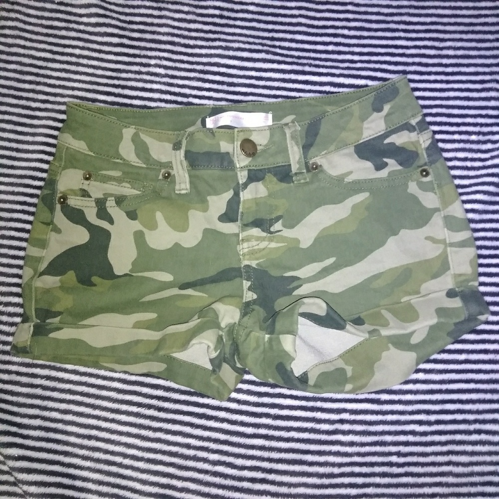 Camo No Boundaries Shorts Size 7